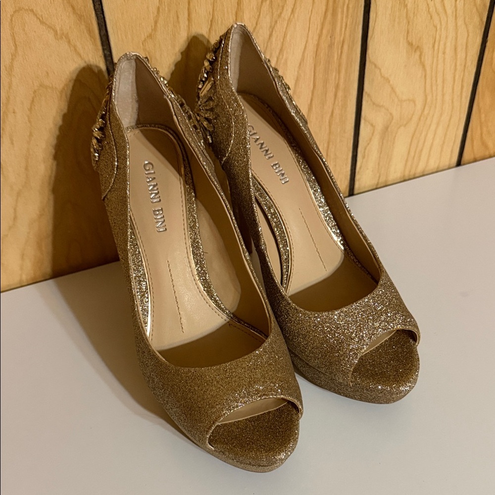 Gianni Bini Glittering Gold Peep Toe Heels Size 6